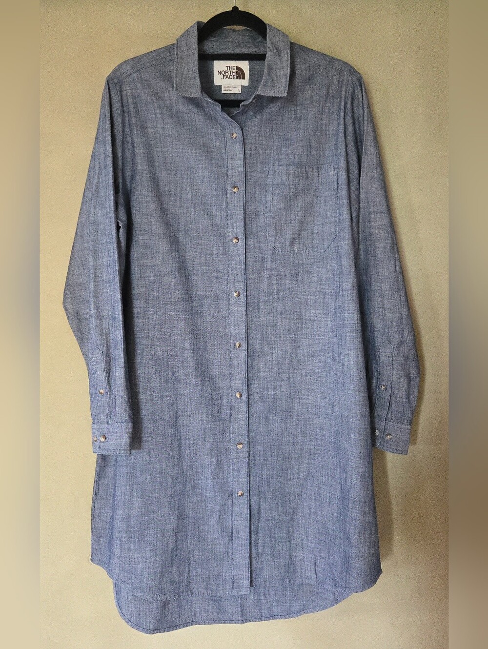The North Face (89$) | Chambray Button-Up Shirt Dress in Denim Blue, Size L - Picture 2 of 9